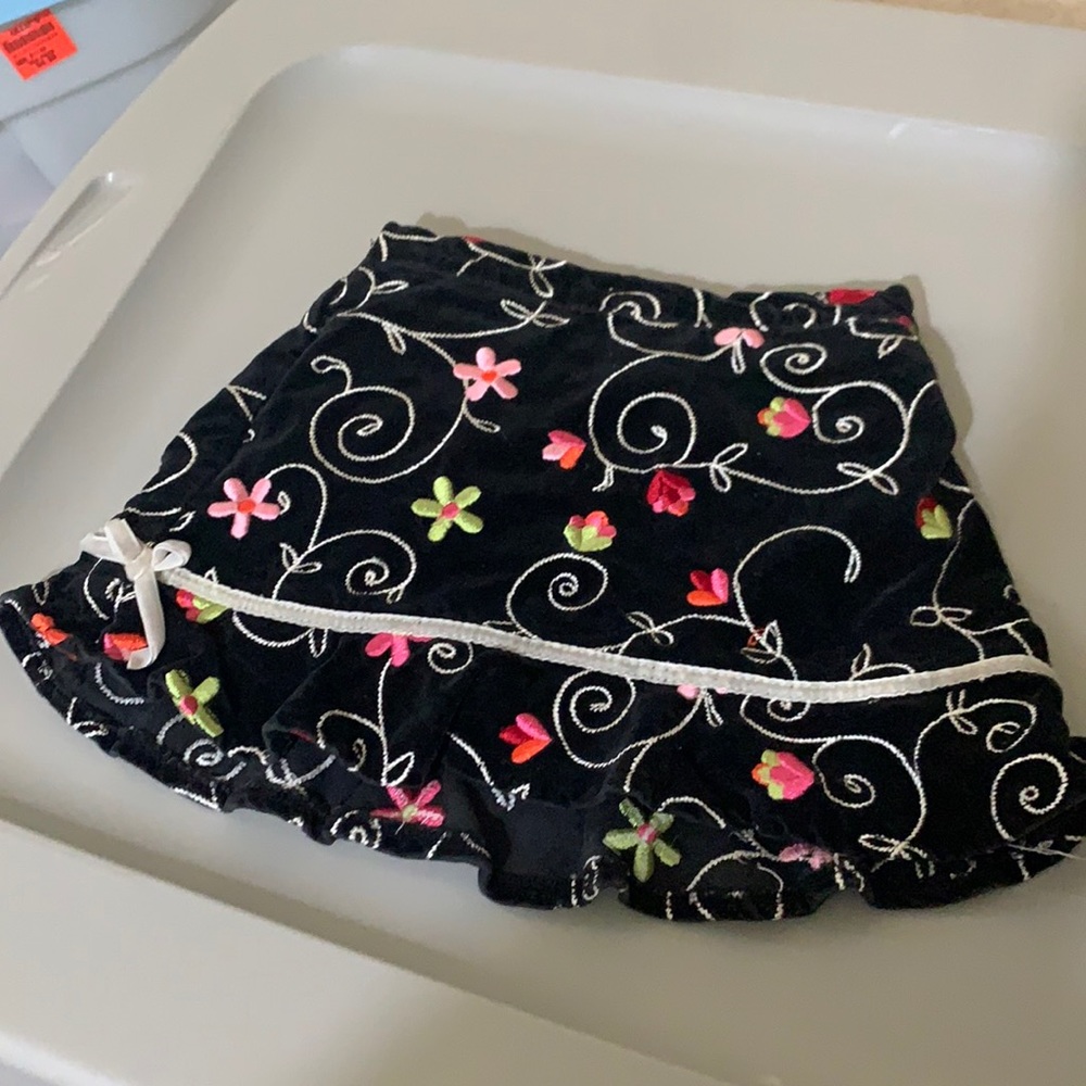 Lined black skirt